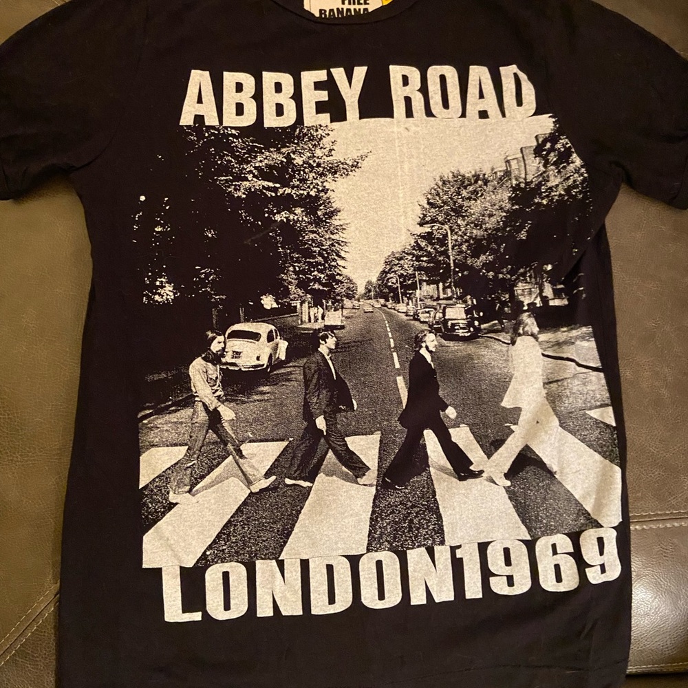 Abbey Road t- shirt, very soft and comfortable